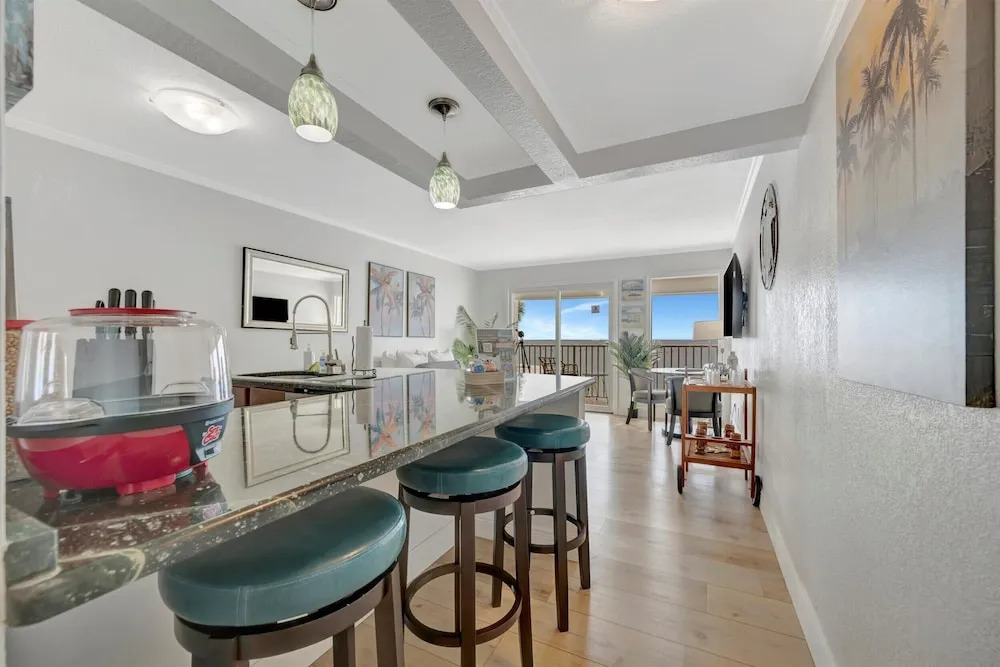 Palm Court a Bayview 2 Bed Suite Heated Pool