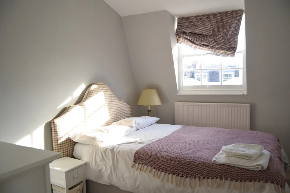 2 Bedroom Apartment in Quite Central London