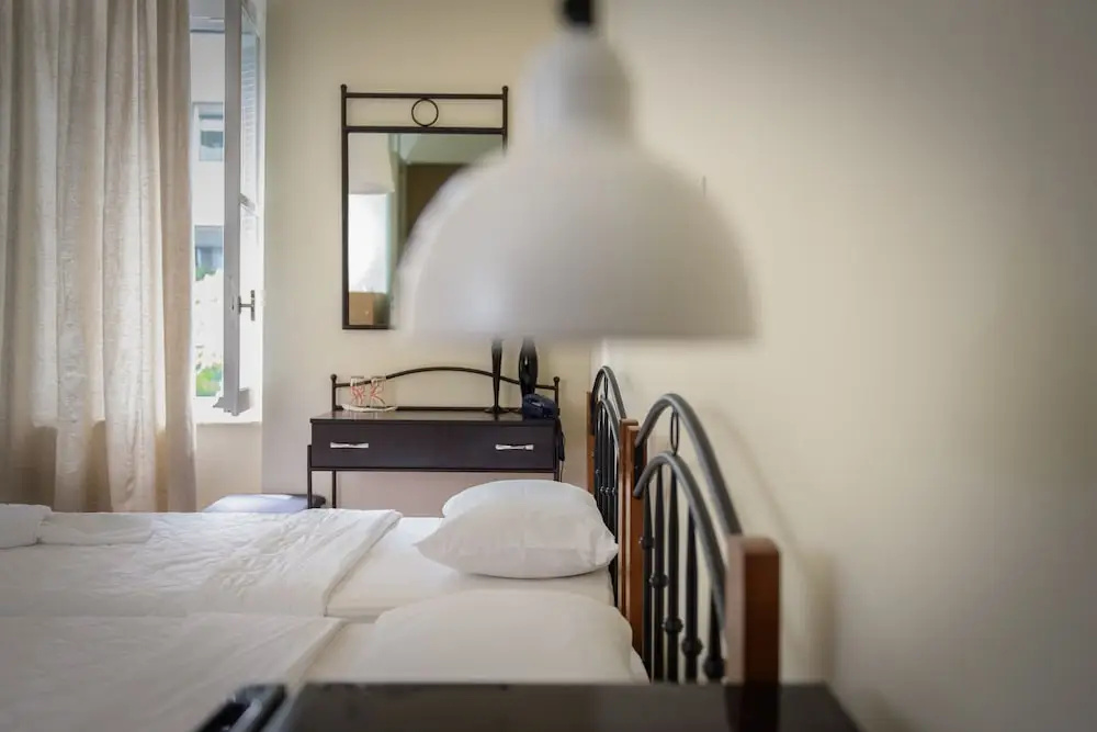 Athinas Street Inn