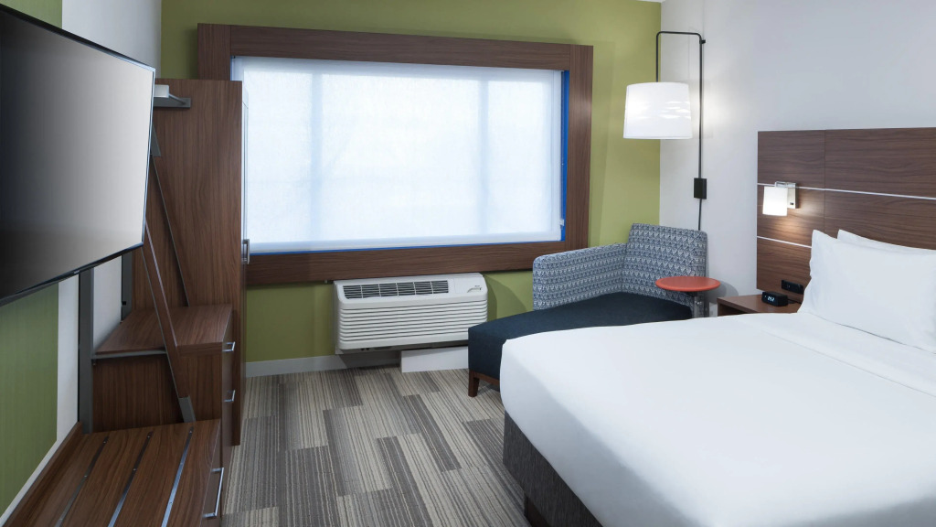 Holiday Inn Express & Suites Orlando At SeaWorld by IHG