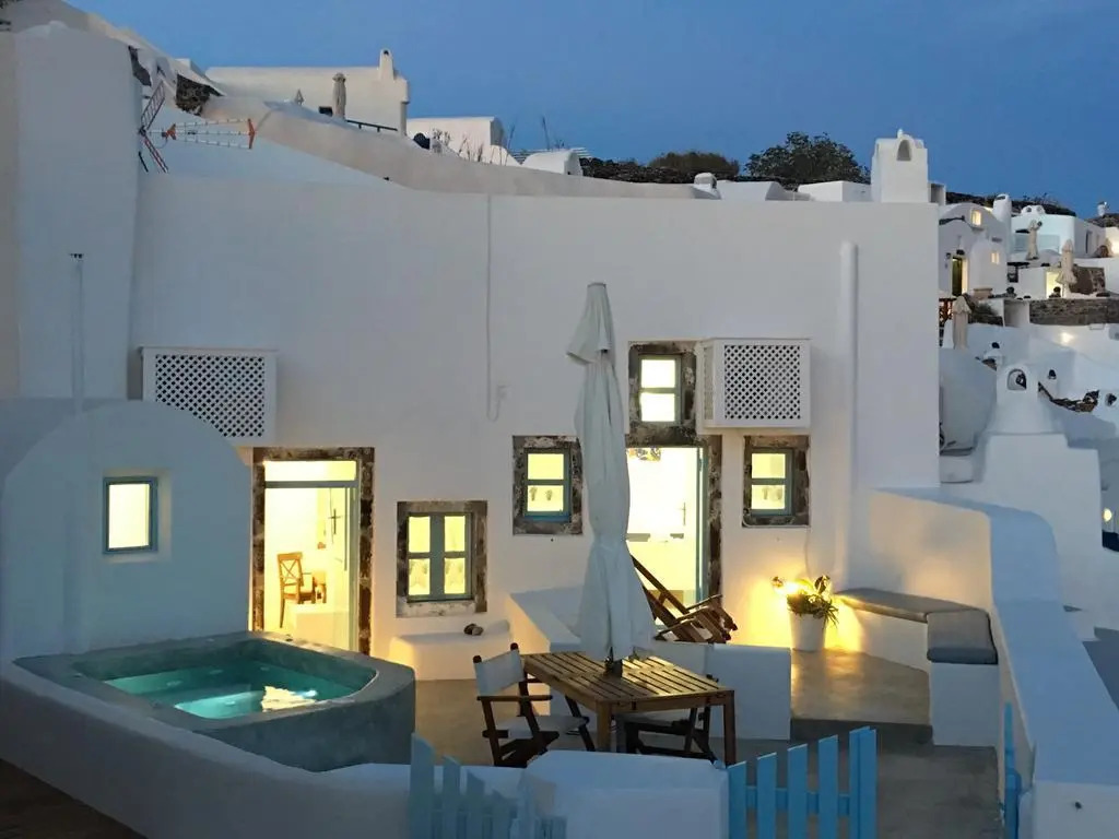 Cave Agapi Oia