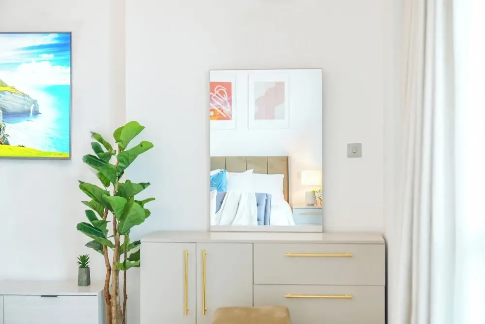 Yogi - Serene Romance in a Stylish Studio with City Views