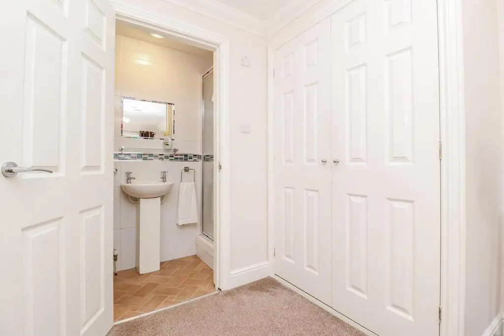 3 Queens Gardens Sea View Apartment
