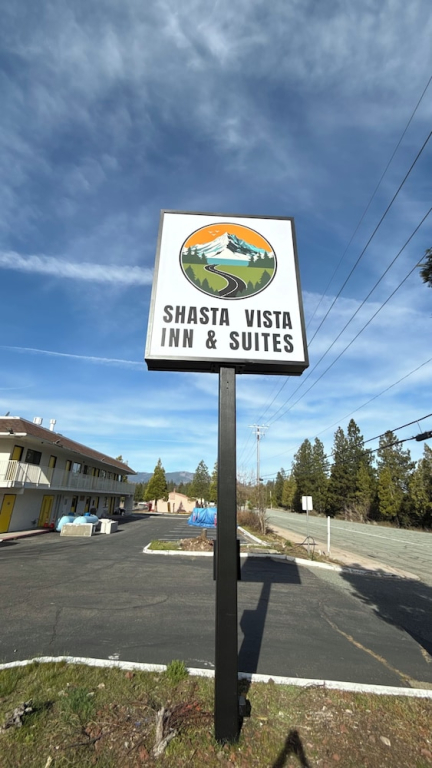 Shasta Vista Inn & Suites