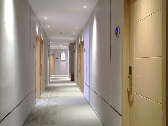 Homeinn Pebble Hotel (Shanghai Luheng Road Subway Station)