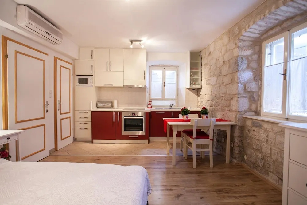 Apartment & Room Ursa