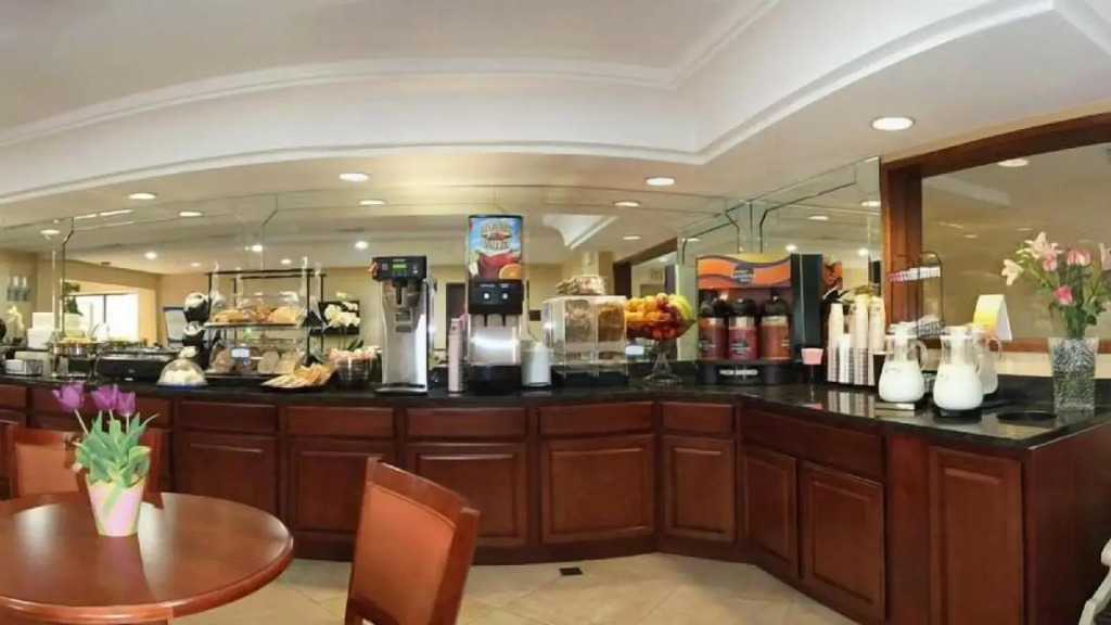 Econo Lodge Inn & Suites Monroe