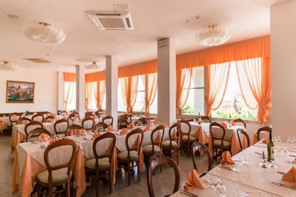 Mayflower Beach Hotel