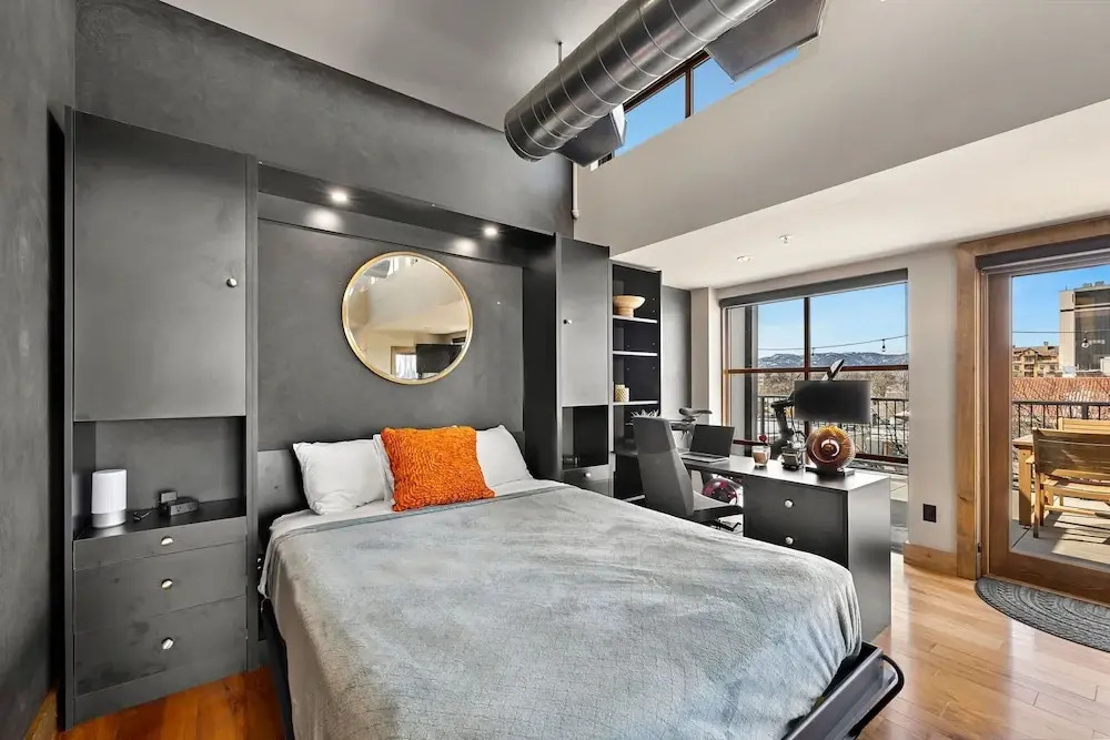 Penthouse With Mountain Views in Heart of Old Town