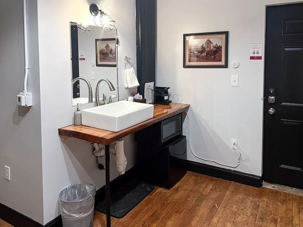 The Oliver Inn | Duluth Hotel Near Canal Park
