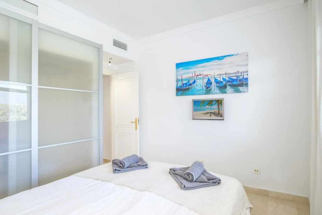 2 bedroom apartment next to porto