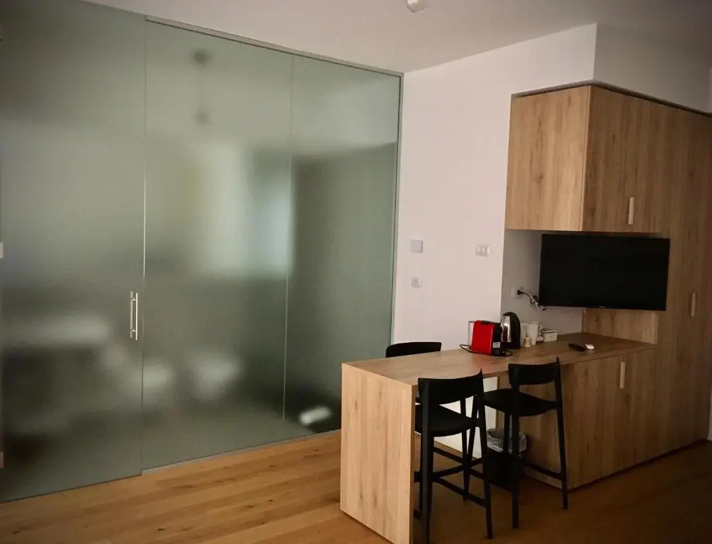V Suite