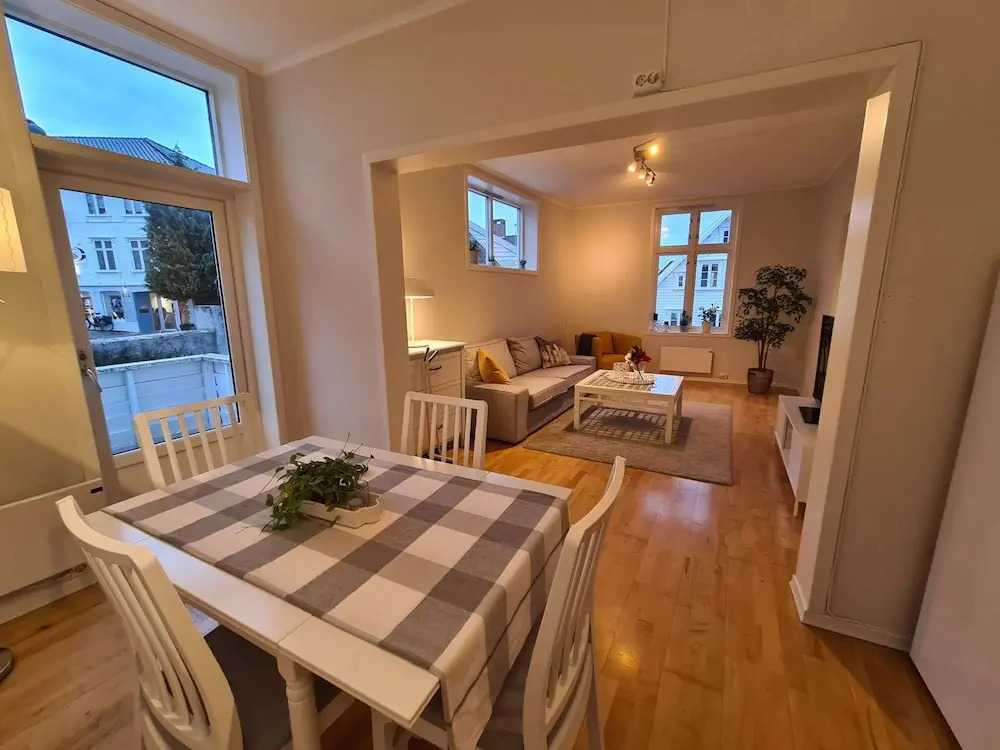 Beautiful 2-bedroom In City Center, With Balcony and Free Parking