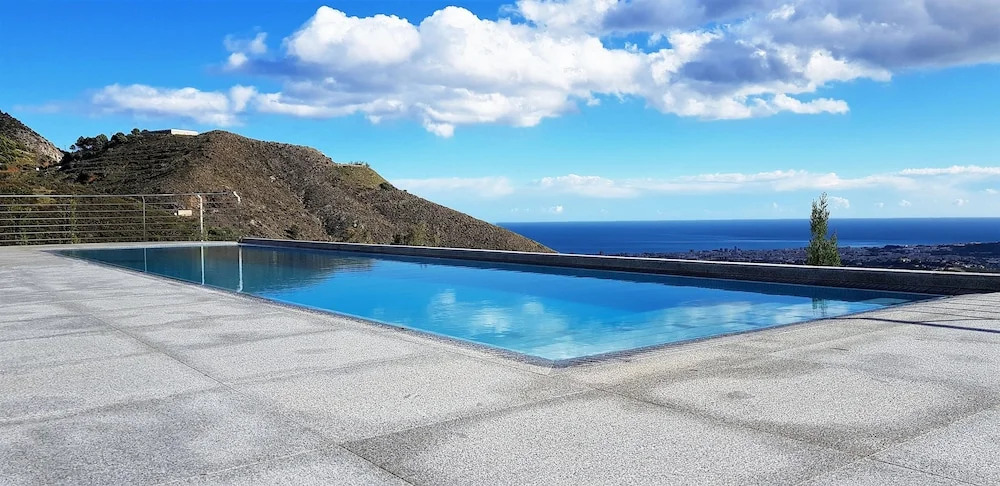 Waterfront Villa Las Golondrinas