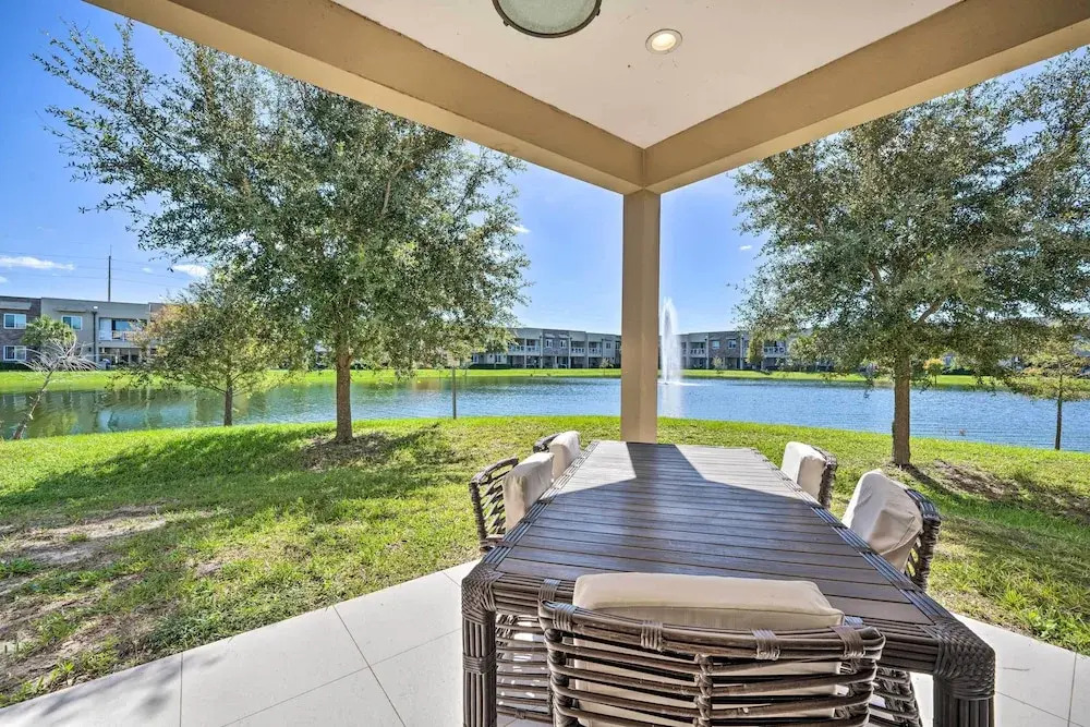 Upscale Townhome Close to Walt Disney World!