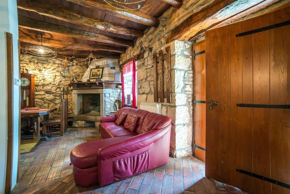 Beautiful Villa Ida & Mirko with pool in Buzet