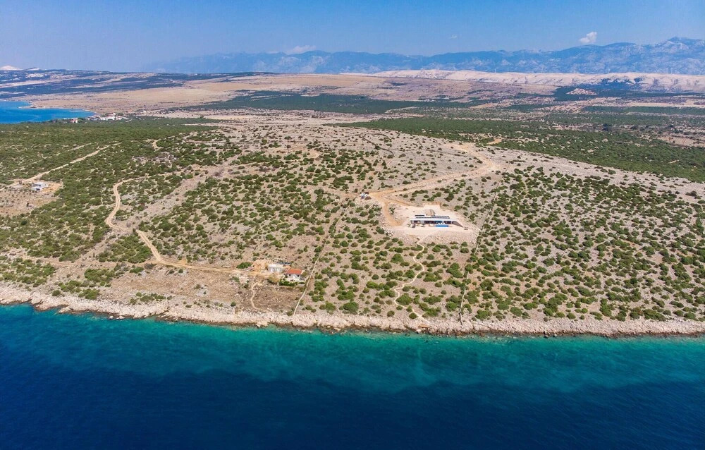 Amazing Home in Kosljun With 4 Bedrooms, Wifi and Private Swimming Pool