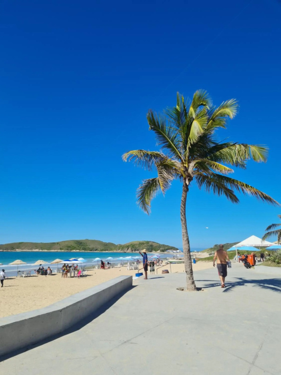 Lindissima Casa de Praia com Churrasqueira, 3 Qts-2Suites- 3 banheiros- Praia do Peró- Cabo Frio, Ótima localização com sala de jogos,Qdra de esportes, Parquinho para Crianças, Uma Qdra da Praia