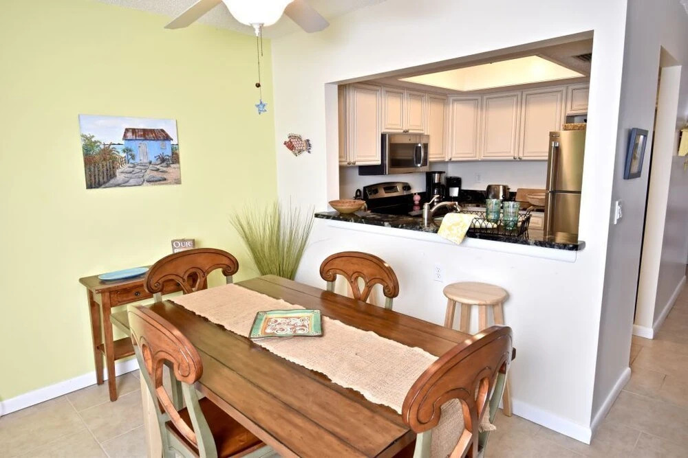 Seawinds 79 - Renovated 2 Bedroom Flat Upstairs Unit Lovely Lagoon View