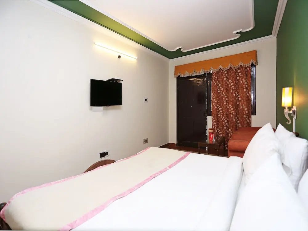 OYO Flagship 161 Highcourt Nainital