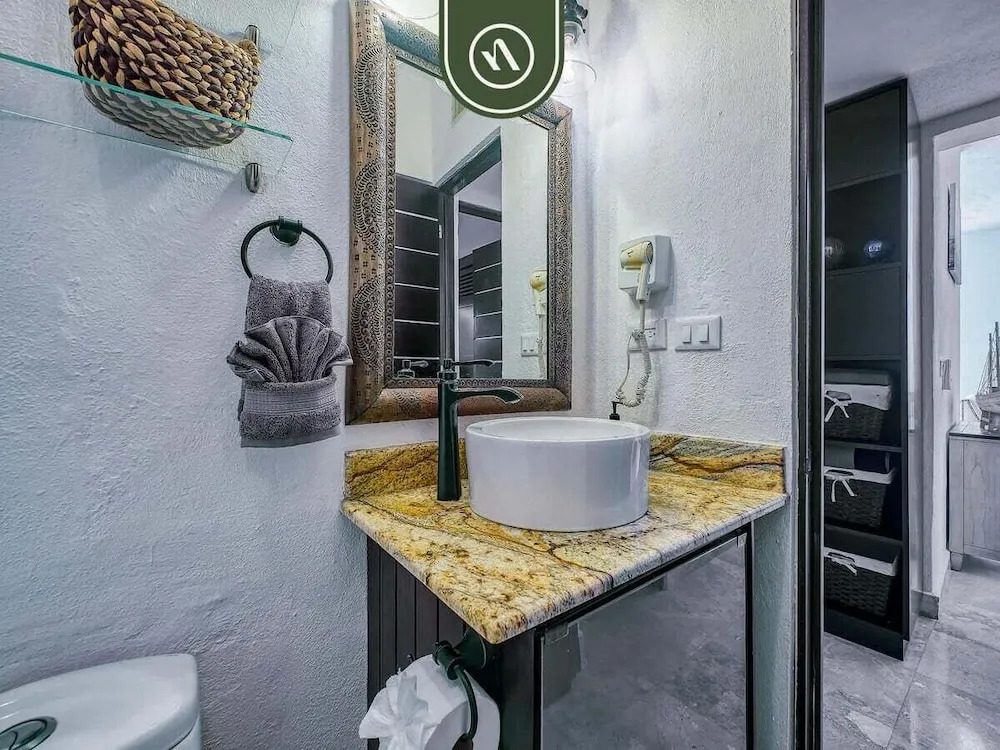 Corner 2 BR Condo - Spectacular Oceanview Sunsets