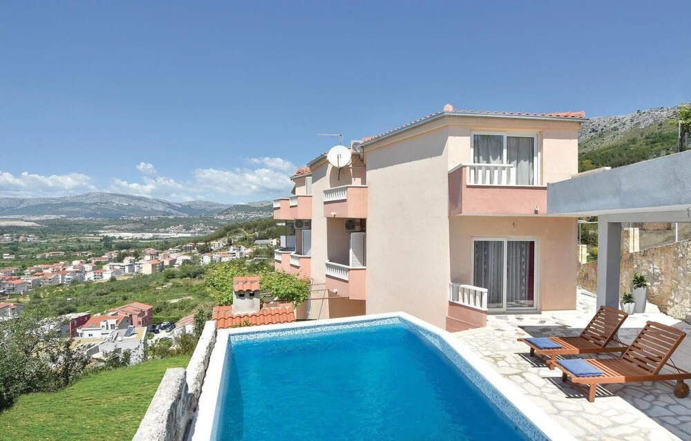 Amazing Home in Podstrana With Wifi and 3 Bedrooms