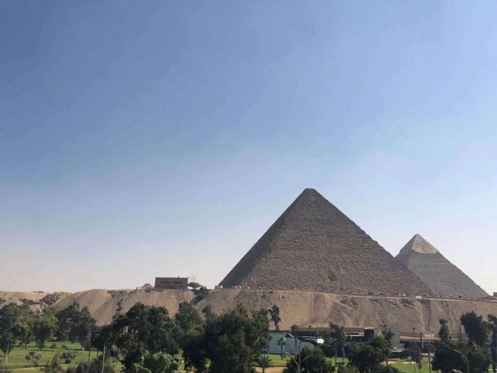 Hours Pyramids Inn