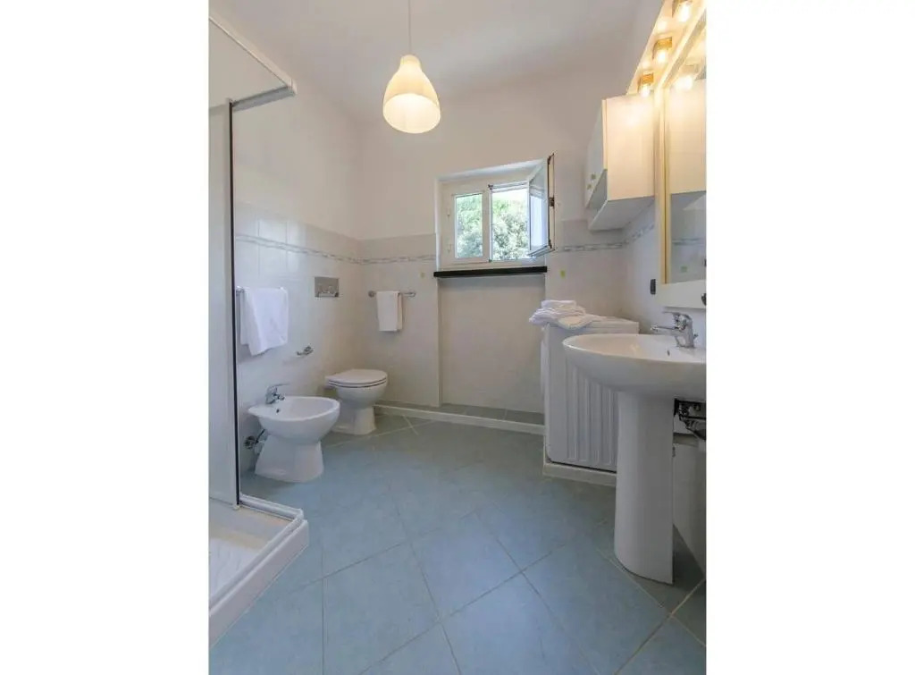ALTIDO Apt Suitable for Families up to 8, with Parking