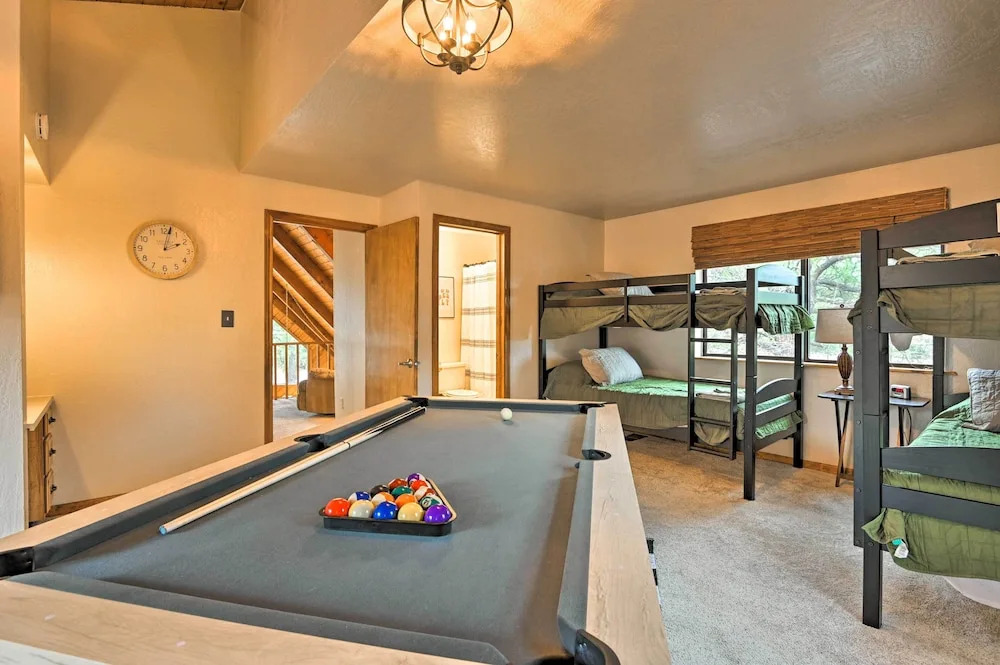 1 Mi to Lake: Secluded Cabin w/ Deck in Munds Park