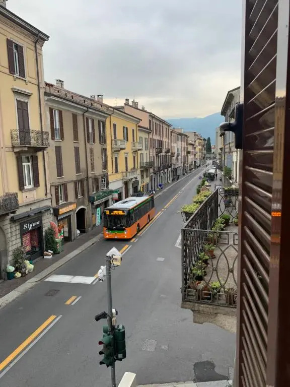 Studio Apartment Una Finestra su Como