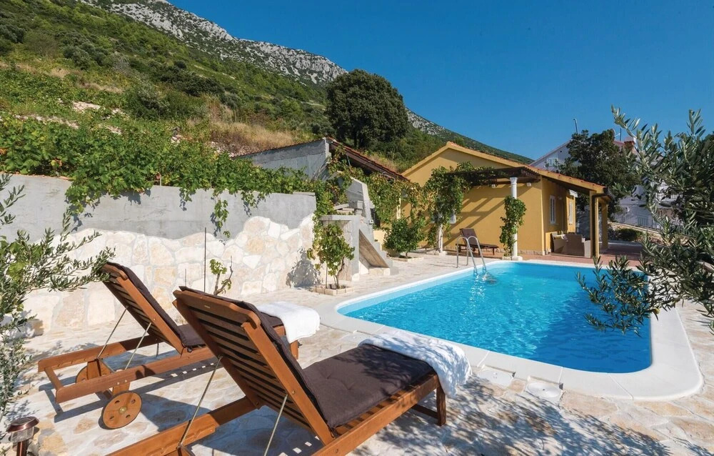 Stunning Home in Dingac With Wifi and 2 Bedrooms