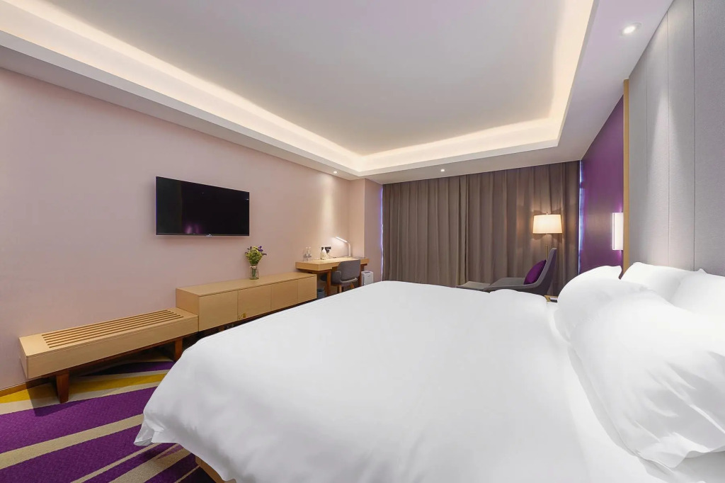 Lavande Hotel Longchuan East