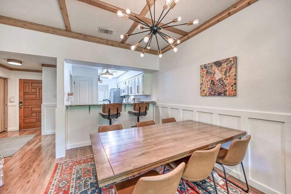 New! Luxurious Riverfront Condo Just 1 Blk to Schlitterbahn!