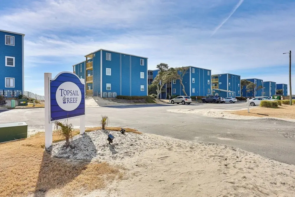 Family Beach Retreat in N Topsail: Steps to Shore!