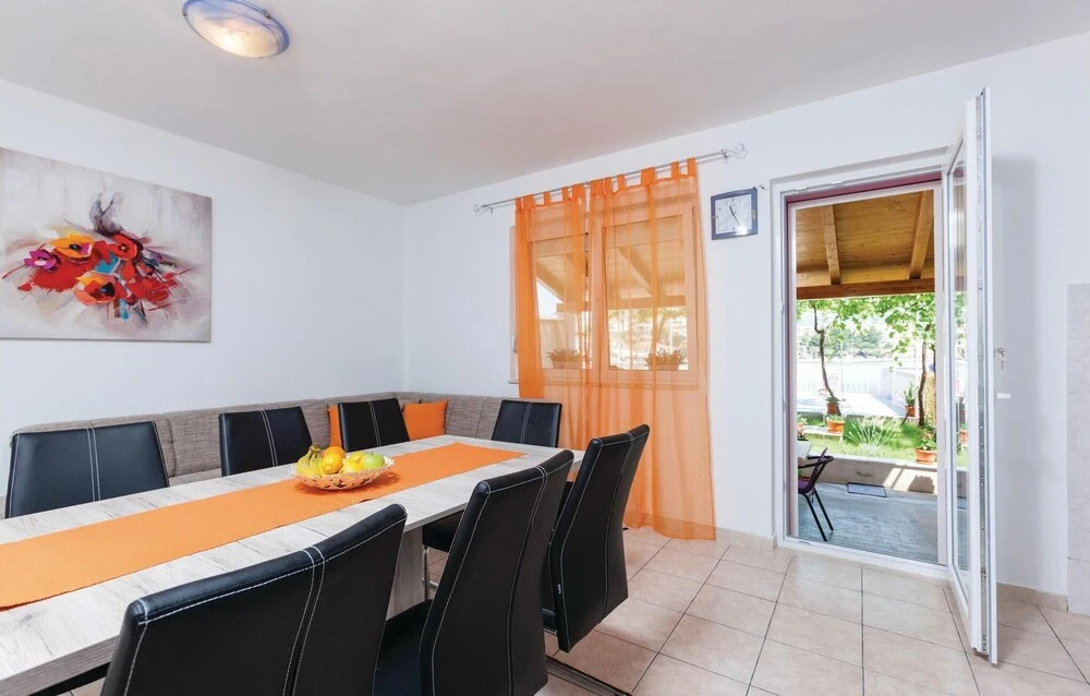 Four-Bedroom Holiday Home In Stobrec