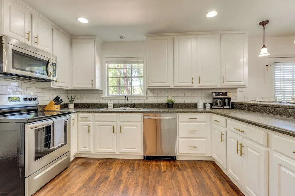 Family-friendly Home: 6 Mi to Downtown Mobile!