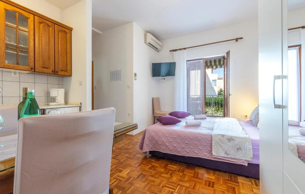 Stunning Apartment in Stobrec With Wifi