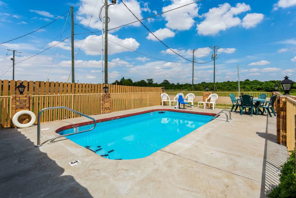 Econo Lodge Inn & Suites Little Rock SW