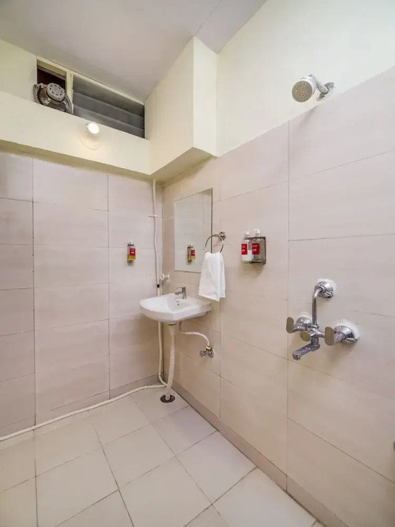 SilverKey Executive Stays 19907 Hafeezpet
