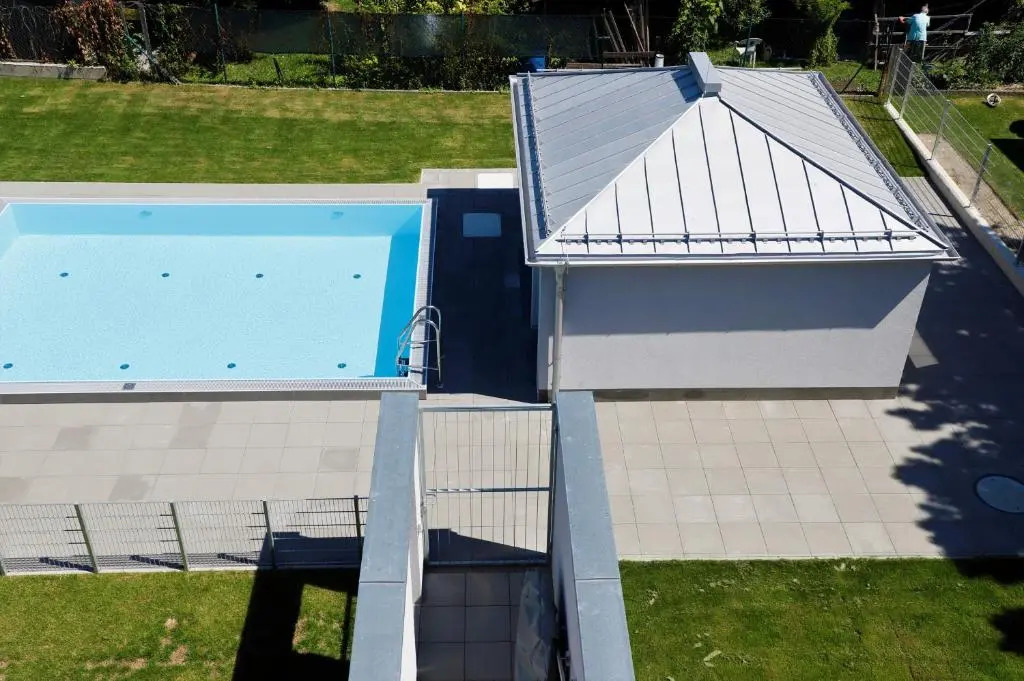 Yellow Flower Apartment with Pool - 5 min to Lake