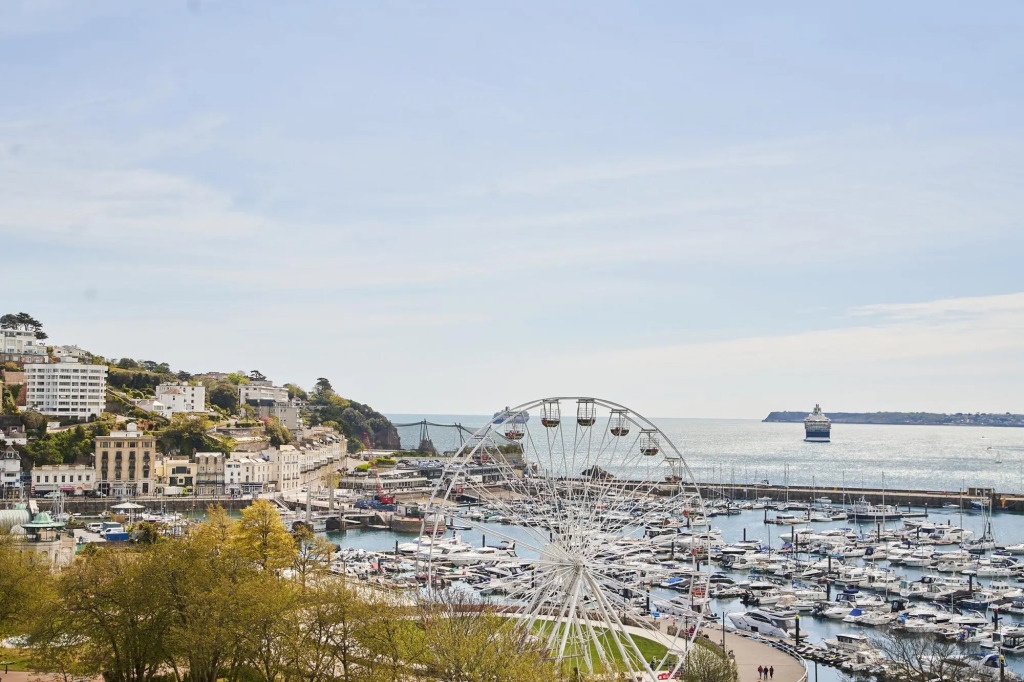 Harbour Breeze - Contemporary Waterside Bolthole on Torquay s Iconic Marina
