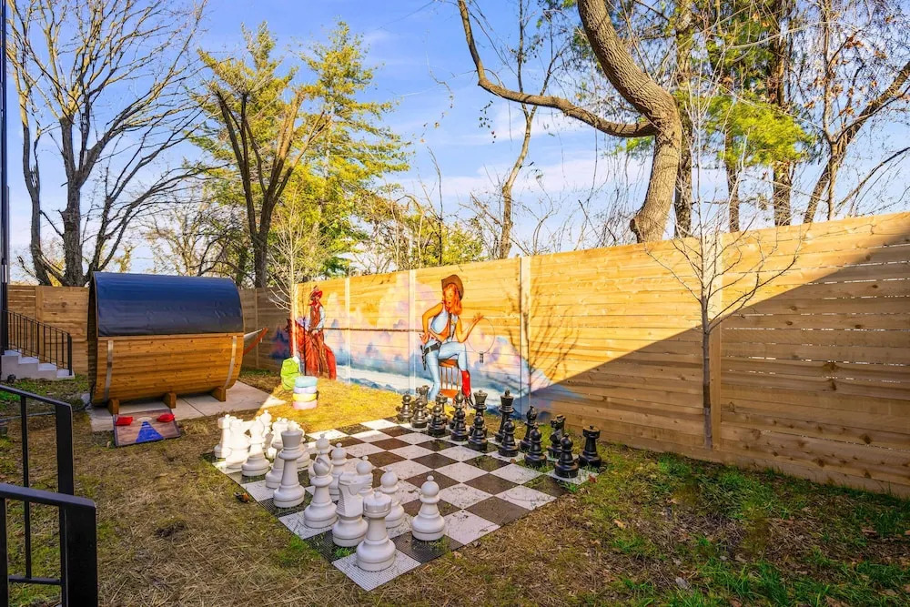 Rooftop Deck Hot Tub Retreat in Downtown Nashville