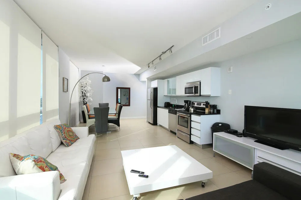 Monte Carlo Suites in Miami Beach