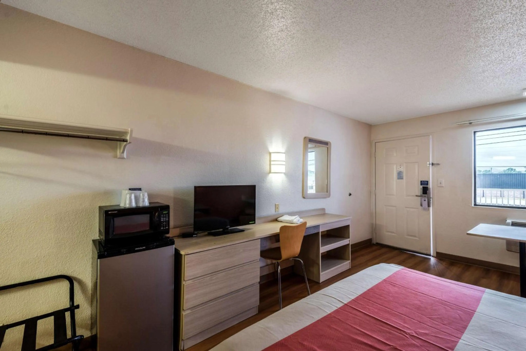 Motel 6-Anniston, AL