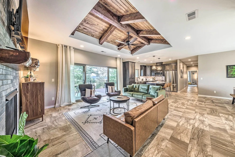 Modern Mtn Retreat, Walk to Lake & Trails!