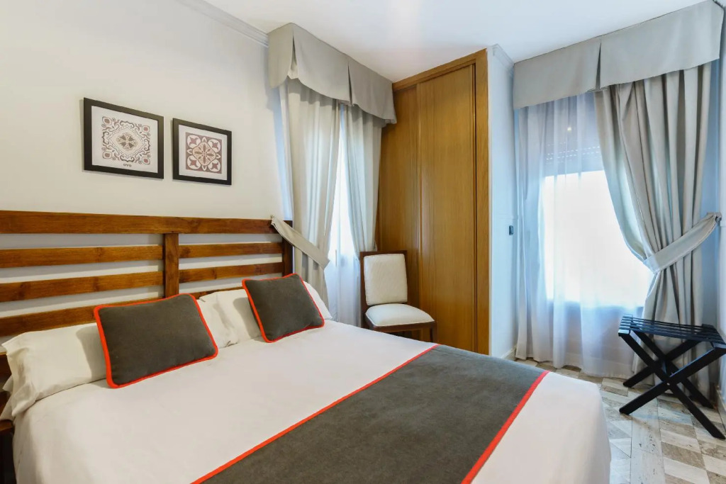 Hotel Reina Mora