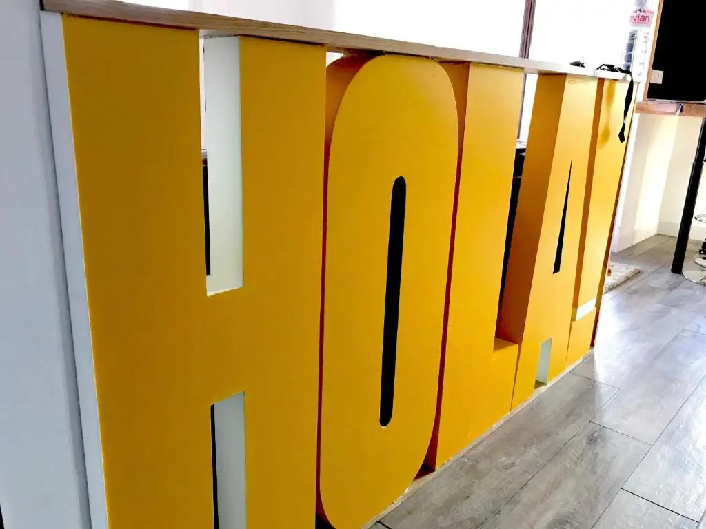 Hola