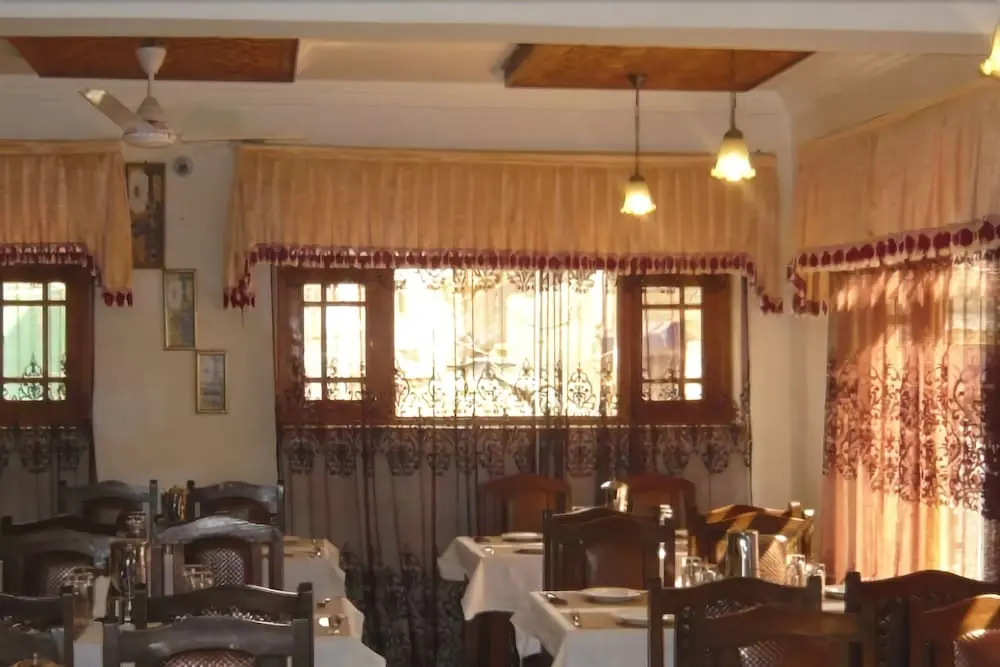 Hotel Akbar At Dal Lake Ghat Number 1