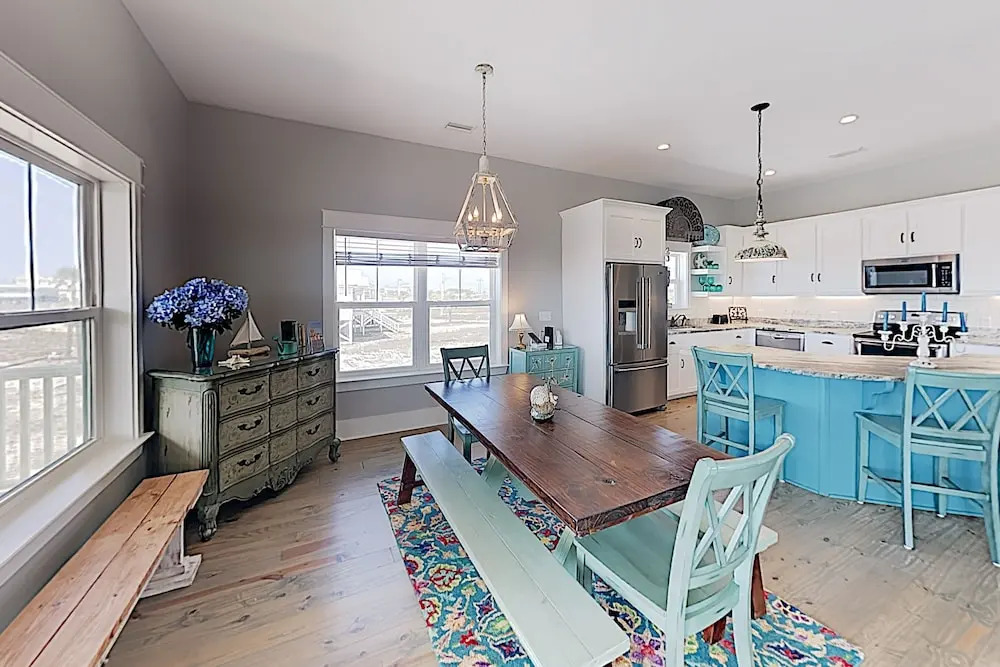 New Listing! Ellie Fish Gulf Gem W/ Balconies 4 Bedroom Home