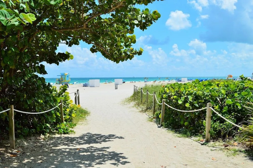 Penthouse De Soleil South Beach - On Ocean Drive Miami Beach Studio Bedroom Condo by RedAwning